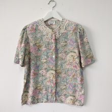 Load image into Gallery viewer, 1980s vintage country casual blouse with lace collar S