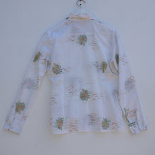 Load image into Gallery viewer, 1960s fitted vintage dagger collar flock of birds and flowers shirt M