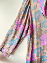 Load image into Gallery viewer, Flowery 1960s vintage shift dress S to M