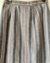 Load image into Gallery viewer, Top Notch vintage 1980s wintery skirt and top suit S