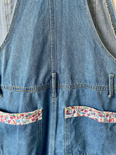 Load image into Gallery viewer, 1990s short flower detail dungarees L