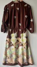 Load image into Gallery viewer, Pretty brown flower pattern vintage 1970s mid length dress M