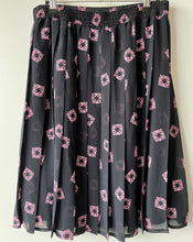 Load image into Gallery viewer, Pleated short skirt M/L