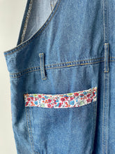 Load image into Gallery viewer, 1990s short flower detail dungarees L