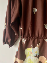 Load image into Gallery viewer, Pretty brown flower pattern vintage 1970s mid length dress M