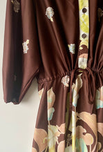 Load image into Gallery viewer, Pretty brown flower pattern vintage 1970s mid length dress M