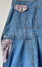 Load image into Gallery viewer, 1990s short flower detail dungarees L