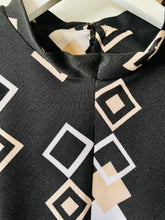 Load image into Gallery viewer, Great geometric patterned crimplene short sleeve shift mod vintage dress M to L