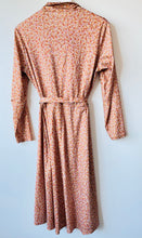 Load image into Gallery viewer, 1970s flower pattern midi vintage pussy bow dress with belt L