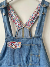Load image into Gallery viewer, 1990s short flower detail dungarees L