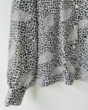 Load image into Gallery viewer, Vintage 1980s animal print black and white long sleeve blouse M/L