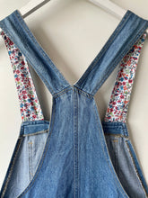 Load image into Gallery viewer, 1990s short flower detail dungarees L