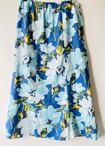 Big and beautiful bold flower print 1980s calf length skirt M/L