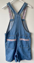 Load image into Gallery viewer, 1990s short flower detail dungarees L