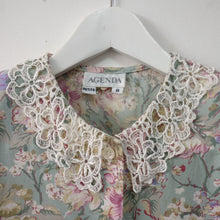 Load image into Gallery viewer, 1980s vintage country casual blouse with lace collar S