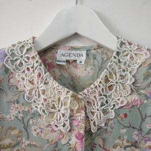 1980s vintage country casual blouse with lace collar S