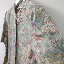 Load image into Gallery viewer, 1980s vintage country casual blouse with lace collar S