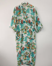 Load image into Gallery viewer, Beautiful vintage kimono robe made in Hong Kong free size