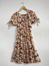 Load image into Gallery viewer, Very cute 1970s vintage made in England peasant style dress M