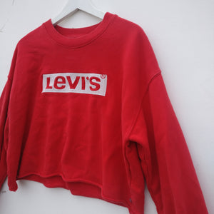 Cute cropped red Levi's spell out sweatshirt M
