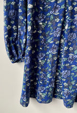Load image into Gallery viewer, Pretty blue flower short vintage 1960s bell sleeve dress from St Michael Courtelle Medium M