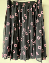 Load image into Gallery viewer, Cute floaty pleated lined short vintage skirt M/L