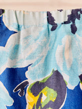 Load image into Gallery viewer, Big and beautiful bold flower print 1980s calf length skirt M/L