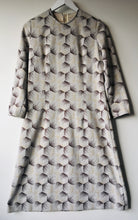 Load image into Gallery viewer, 1960s vintage shift dress S/M