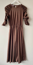 Load image into Gallery viewer, 1970s vintage brown knee length dress S