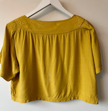 Load image into Gallery viewer, Mustard yellow cropped 1980s vintage shirt sleeve top M/L