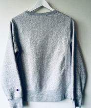 Load image into Gallery viewer, Champion grey spell out sweatshirt M