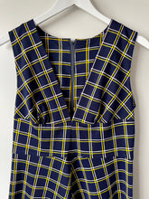 Load image into Gallery viewer, Sleeveless check A-line vintage 1970s shift dress L